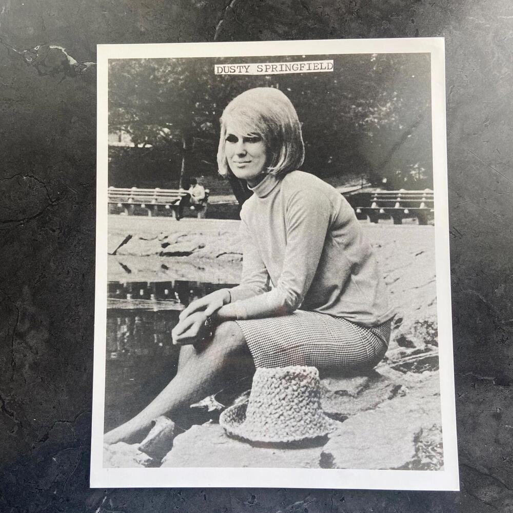 Dusty Springfield Celeb Portrait Photo Print 8x10 B&W (R31)